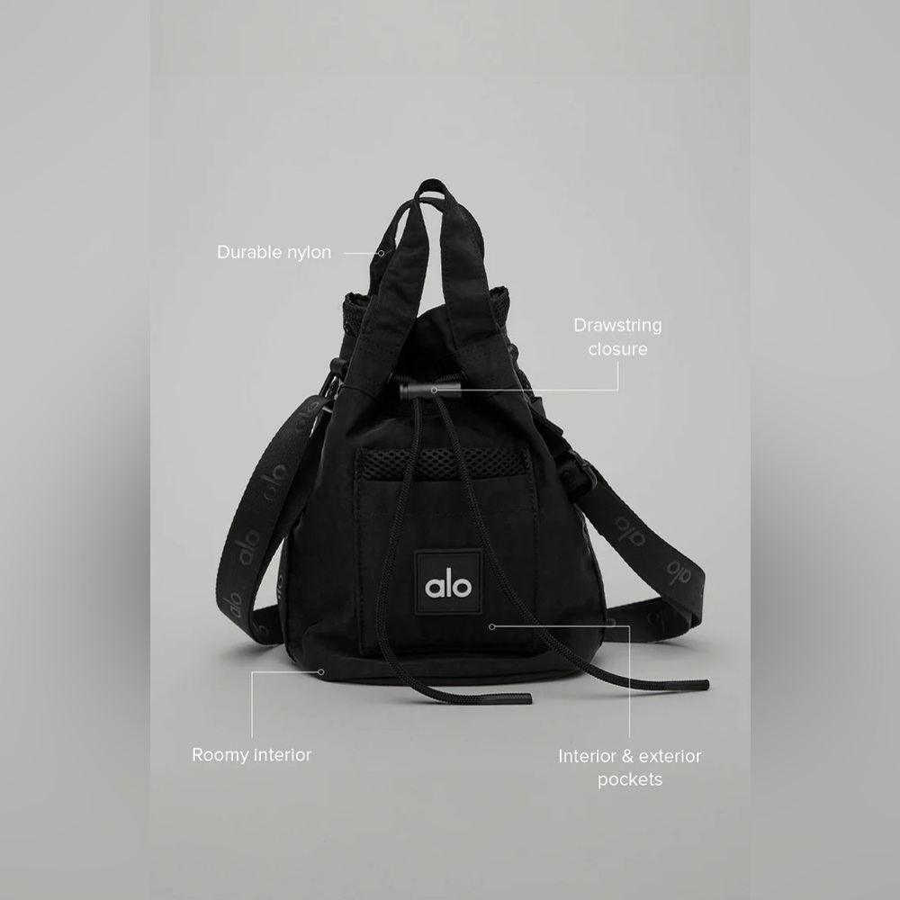 ALO YOGA | ✨NWOT✨Utility Cross Body Bucket Bag in Black - Picture 2 of 5